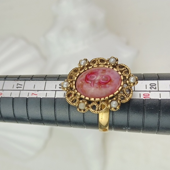 ♥️Bundle Only♥️ SilverTone Cameo & Gold Tone Pink Stone One SizeFits All Rings - Picture 6 of 7